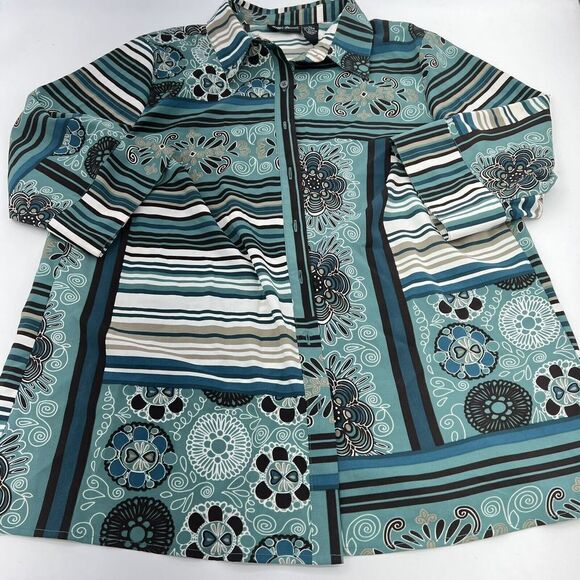 Maggie Barnes Blue Multi Print Short Sleeve Button Up Size 0X - Picture 1 of 4